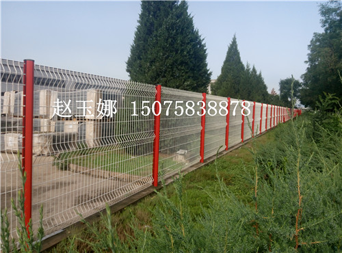 桃型柱護(hù)欄網(wǎng)，熔堅(jiān)固美觀于一身的護(hù)欄網(wǎng)產(chǎn)品