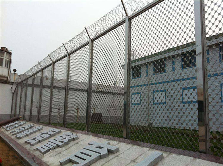 看守所、拘留所安裝防攀爬金屬隔離網(wǎng)時的注意事項